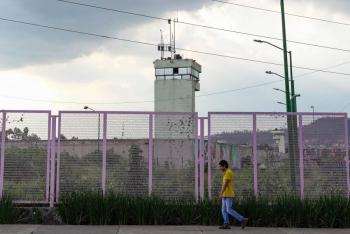 Detienen a mujer que intentaba ingresar droga oculta al Reclusorio Oriente