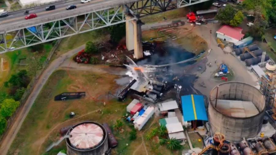 Explosión de camión cisterna provoca cierre del Puente de las Américas en Panamá