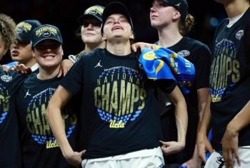 Mexicana J&aacute;quez toca la cima del b&aacute;squet universitario y logra t&iacute;tulo con UCLA