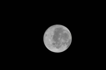 Artemis 2 rompe r&eacute;cord de distancia y sobrevuela la cara oculta de la Luna