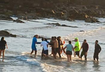 Hombre muere tras rescatar a cuatro ni&ntilde;os en Puerto Lobos