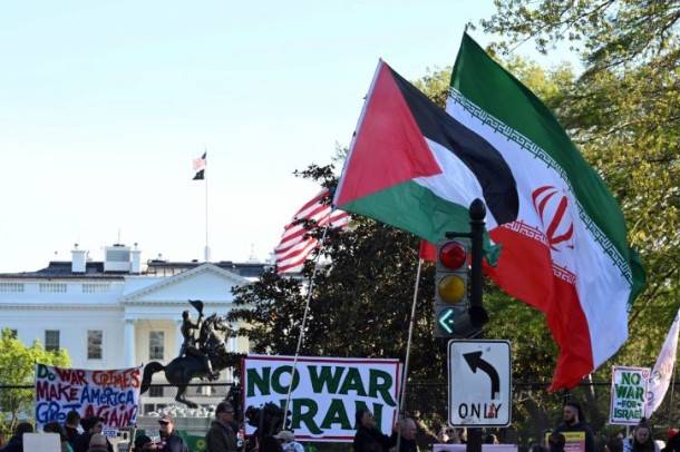 Trump anuncia un alto al fuego e Ir&aacute;n acepta abrir Ormuz
