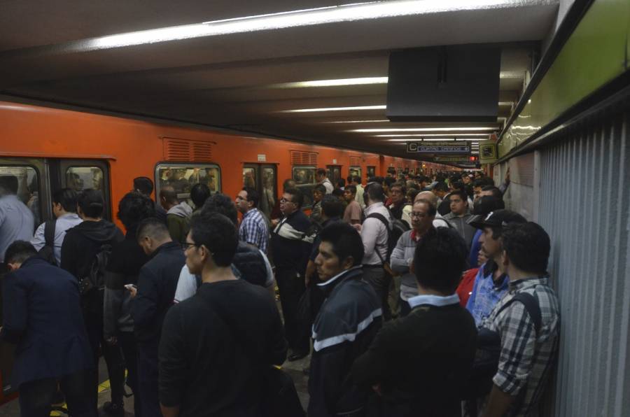 Retrasos y saturación afectan varias líneas del Metro capitalino este 8 de abril