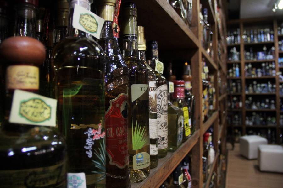 Recuperan tractocami&oacute;n con tequila robado valorado en 2 millones de pesos en Silao