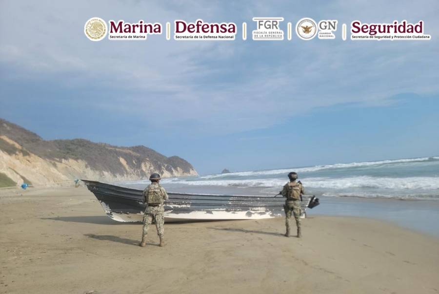 Aseguran m&aacute;s de 200 paquetes de presunta droga tras operativo naval en Michoac&aacute;n