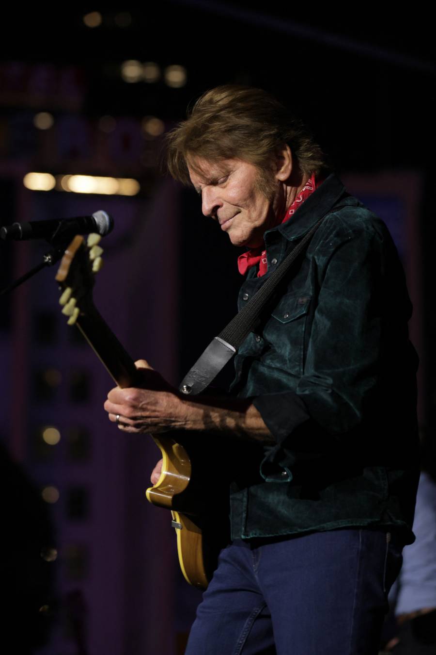 El rock de John Fogerty toma el Metro capitalino con exposición homenaje