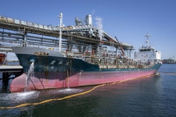 Cae precio de petr&oacute;leo por debajo de 100 dls ante tregua