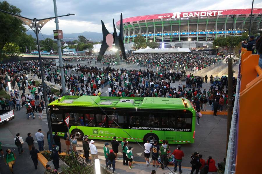 Aficionados enfrentan altos costos por estacionarse en el Azteca para el cl&aacute;sico joven