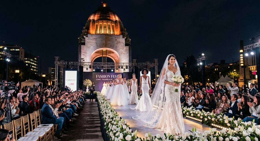 Impulsan SEDECO, Secretaría de Cultura Capitalina y Autoridad del Centro Histórico, la moda como motor económico con la primera Gala Chilanga en el Monumento a la Revolución