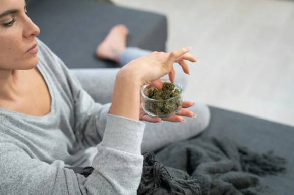 ¿Es conveniente consumir cannabis para conciliar con el sue&ntilde;o?