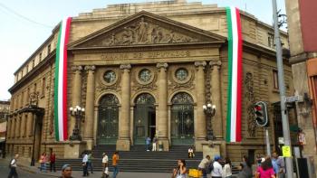 Congreso de CDMX sufre intento de portazo por la “Asamblea de Barrios”