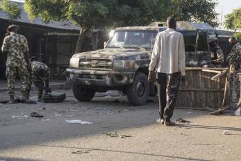 Bombardeo militar en Nigeria deja m&aacute;s de un centenar de muertos