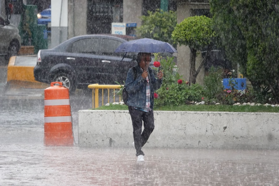 Lluvias y clima extremo marcan el regreso a clases en gran parte del país