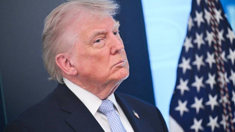 Trump afirma destrucción total de la armada iraní y advierte sobre bloqueo en el estrecho de Ormuz