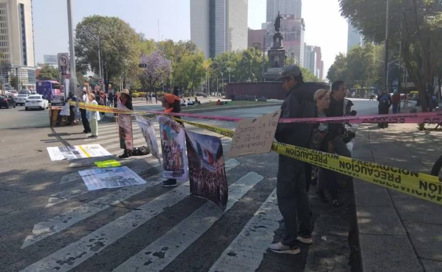 Bloqueo en Reforma e Insurgentes provoca caos vial en CDMX