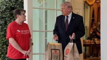 Trump da propina de 100 d&oacute;lares en pedido de McDonald's y refuerza campa&ntilde;a contra impuestos a las propinas