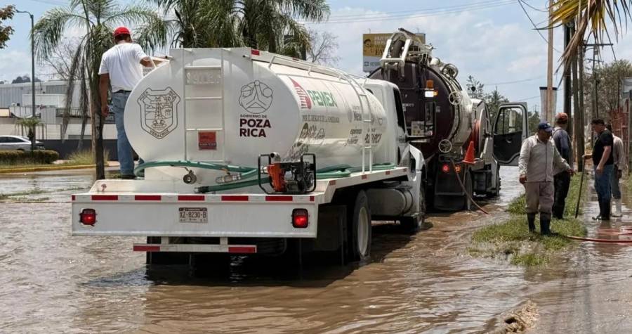 Pemex activa operativo tras presencia de hidrocarburo en cuerpos de agua de Veracruz