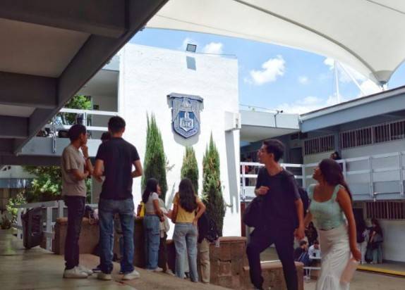 UAQ analiza uso de inteligencia artificial en procesos legales