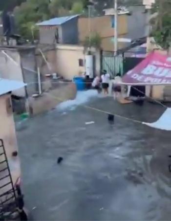 Megafuga en &Aacute;lvaro Obreg&oacute;n deja viviendas da&ntilde;adas y veh&iacute;culos arrastrados por la corriente