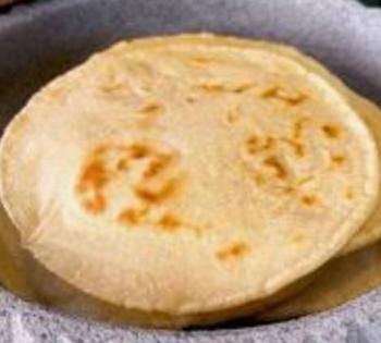Sheinbaum descarta alza en precio de la tortilla y anuncia revisi&oacute;n con sectores