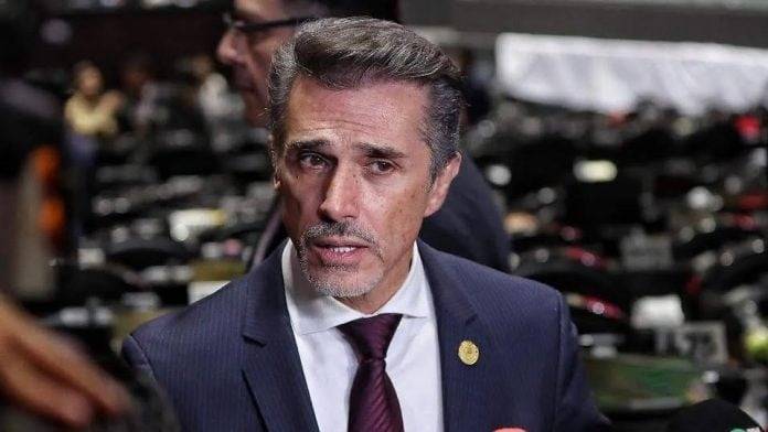Diputados de Morena buscan prohibir licencias por actividades recreativas en San Lázaro