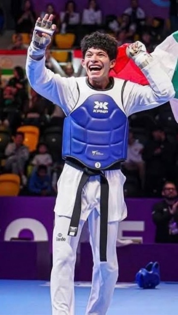 Guillermo Cort&eacute;s hace historia como tricampe&oacute;n mundial juvenil de taekwondo