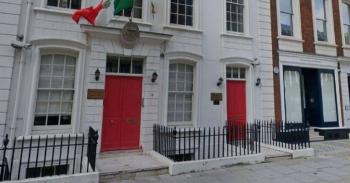 Hijo de Marcelo Ebrard vivi&oacute; seis meses en embajada de M&eacute;xico en Londres