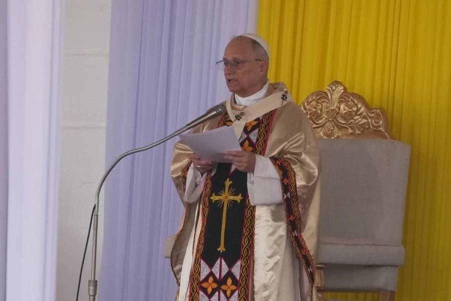 Papa León XIV condena gasto en guerras y acusa a tiranos de devastar al mundo en Camerún
