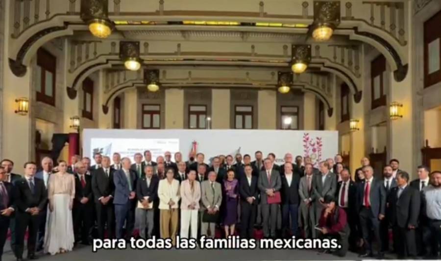 Sheinbaum logra acuerdo con empresarios para mantener precio de canasta básica