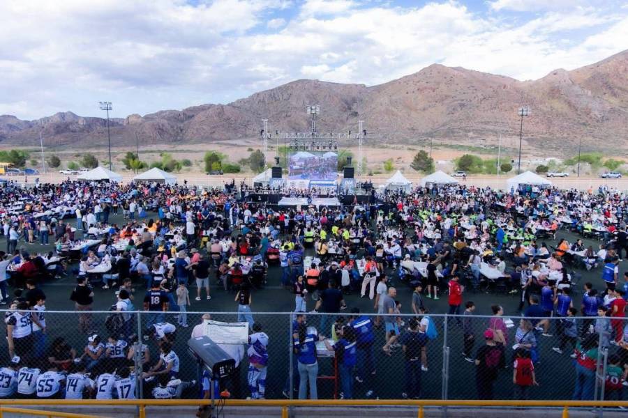 Critican a Marco Antonio Bonilla por llenar con 30 mil personas espacios para 6 mil