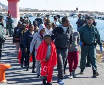 Espa&ntilde;a abre puerta a regularizaci&oacute;n masiva de migrantes