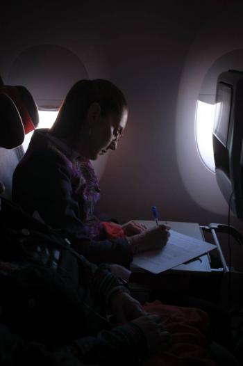 Sheinbaum viaja a Barcelona para participar en cumbre en defensa de la democracia