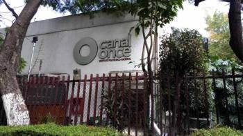 Estudiantes del Polit&eacute;cnico irrumpen en Canal Once para visibilizar denuncias internas
