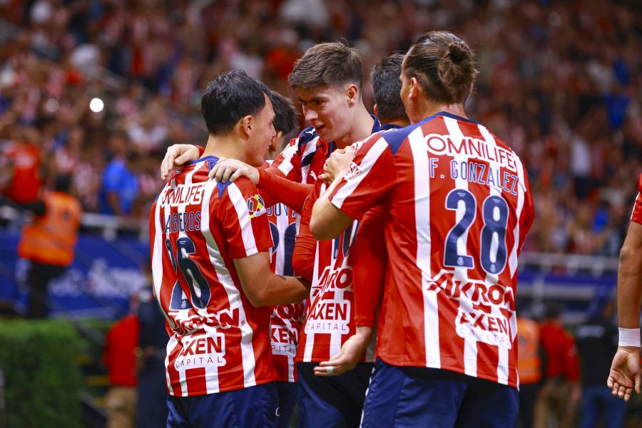 Chivas recupera confianza con aplastante triunfo 5-0 ante Puebla
