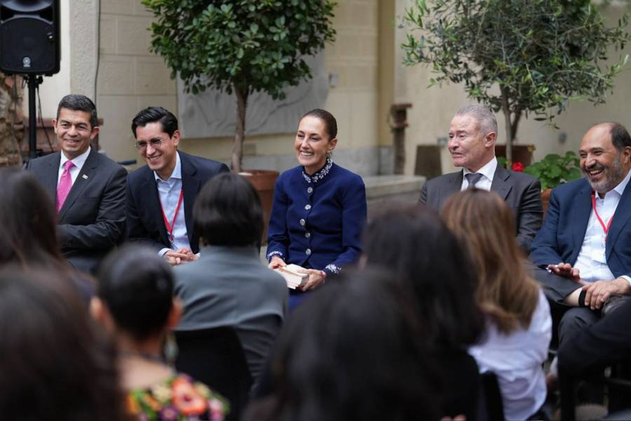 Sheinbaum concluye visita a España y regresa a México tras agenda de alto nivel