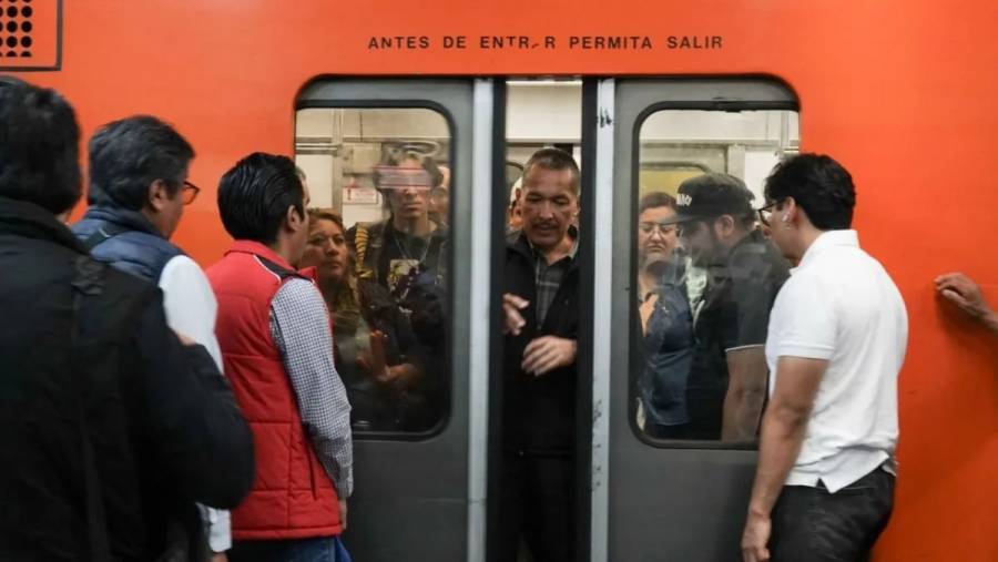 Servicio del Metro se detiene en Línea 2 por persona en vías
