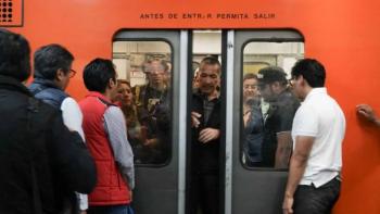 Servicio del Metro se detiene en L&iacute;nea 2 por persona en v&iacute;as