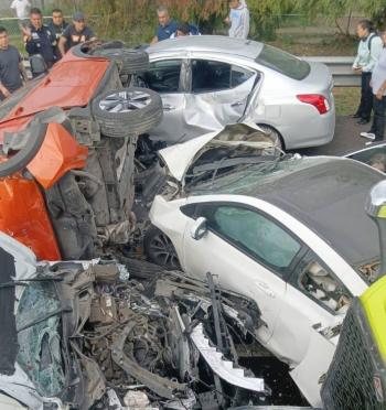 Choque m&uacute;ltiple en el Circuito Exterior Mexiquense deja una v&iacute;ctima fatal y m&aacute;s de una decena de heridos