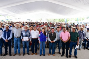 Gobernadora Tere Jim&eacute;nez entrega apoyos agr&iacute;colas y alimentarios en municipios de Aguascalientes