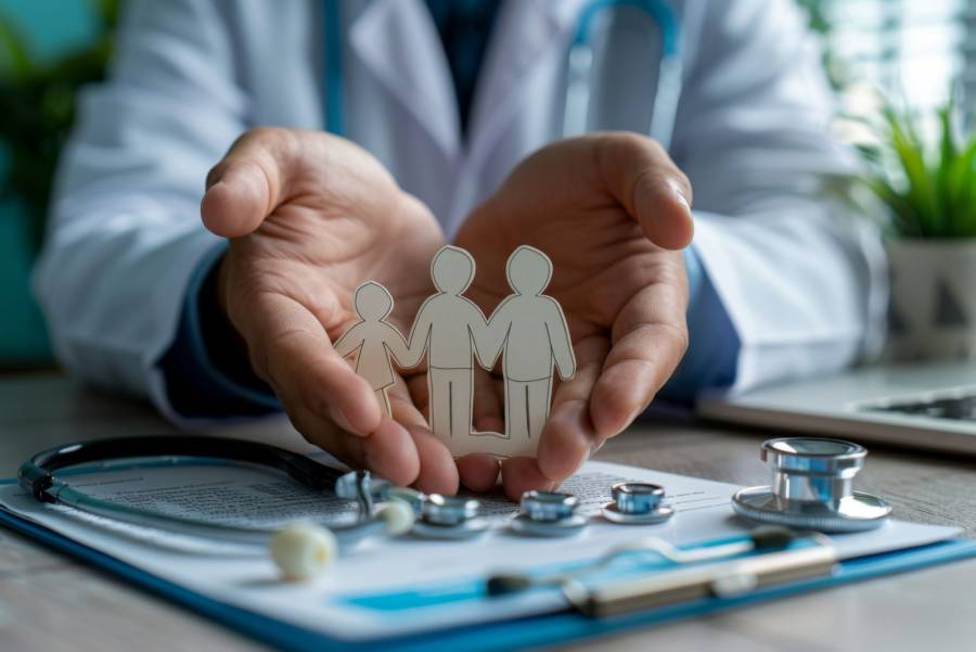 Revela estudio incremento de precios de seguros médicos en 2026