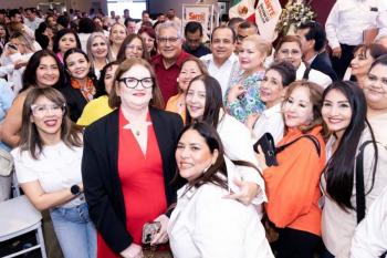 Reconocen labor de docentes de preescolar en su d&iacute;a