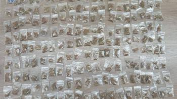 Detienen a cuatro presuntos asaltantes de automovilistas en CDMX con m&aacute;s de 300 dosis de droga