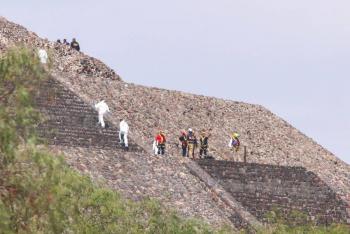 Cierran Teotihuac&aacute;n indefinidamente tras ataque armado en la Pir&aacute;mide de la Luna