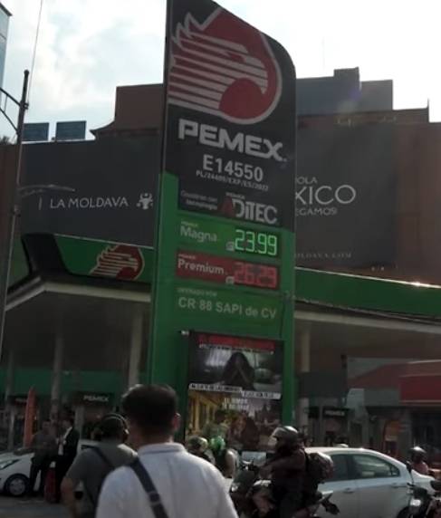 Sheinbaum acuerda con gasolineros revisar comisiones por pagos electr&oacute;nicos