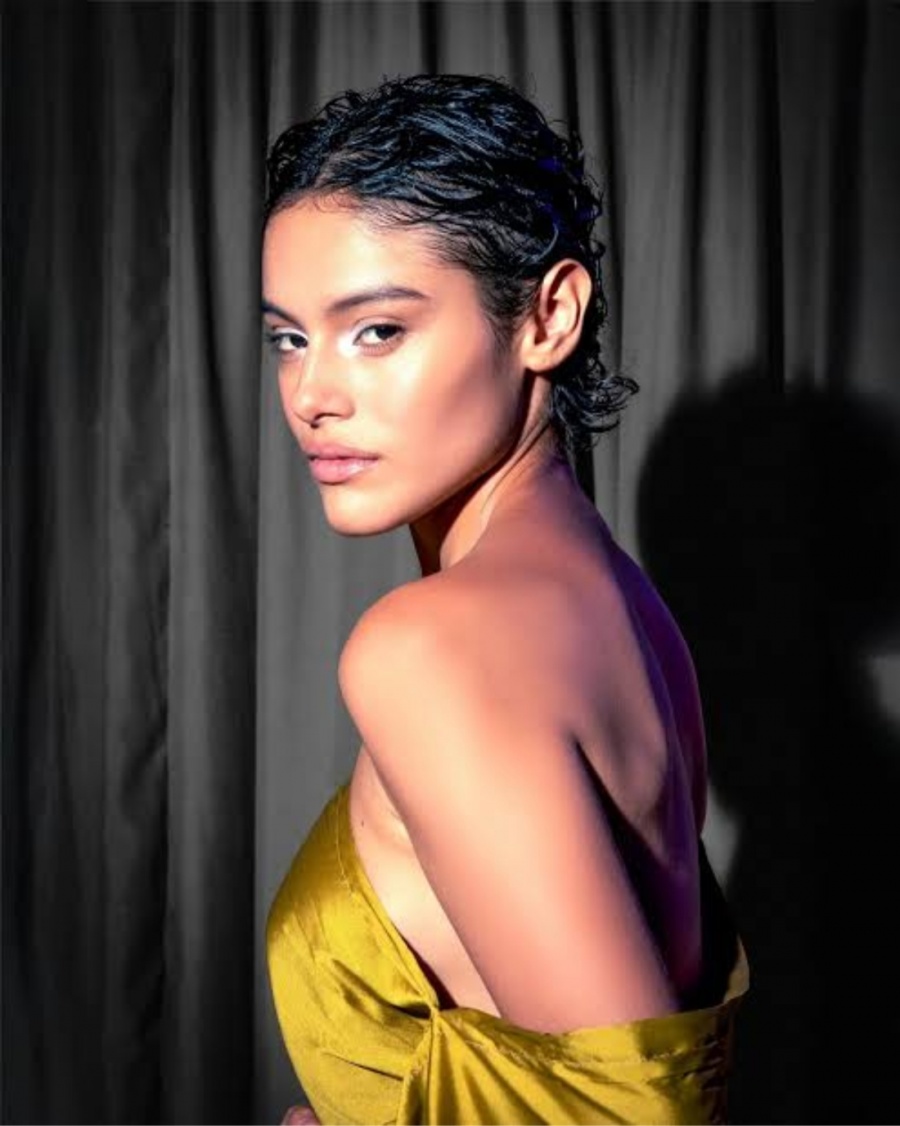 Conoce a Constanza Zamora, la modelo de la costa de Oaxaca que se abre camino en la moda internacional