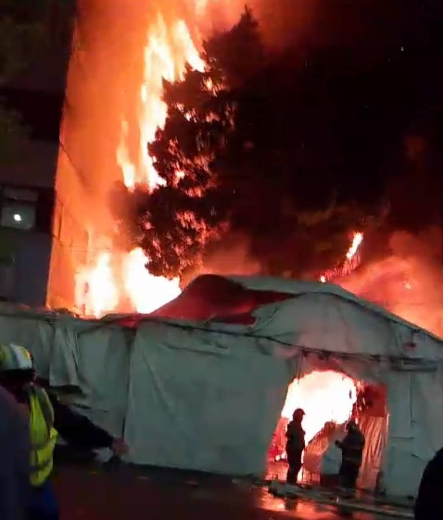 Fuerte incendio sacude el Mercado de Sonora y deja múltiples locales dañados