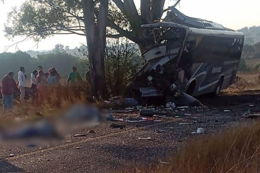 Accidente de autobús en Querétaro deja nueve muertos y varios heridos