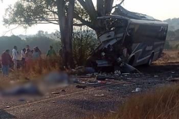 Accidente de autob&uacute;s en Quer&eacute;taro deja nueve muertos y varios heridos