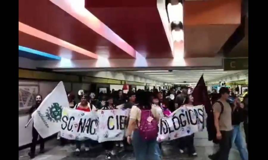 Estudiantes del IPN marchan en Santo Tomás para exigir destitución de directivos