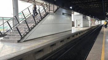 Retiran comerciantes informales de andenes en L&iacute;nea B del Metro en Ecatepec